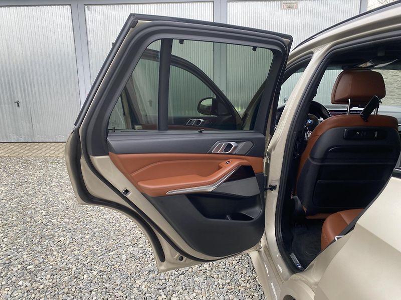BMW X5 M50XD 4x4 400PS CZ DPH FULL 1A - fotka 107 z 171