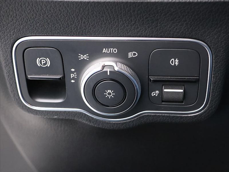 Mercedes-Benz Třídy B 1,5 180d 85kW Aut. Led Navi CZ - fotka 23 z 36