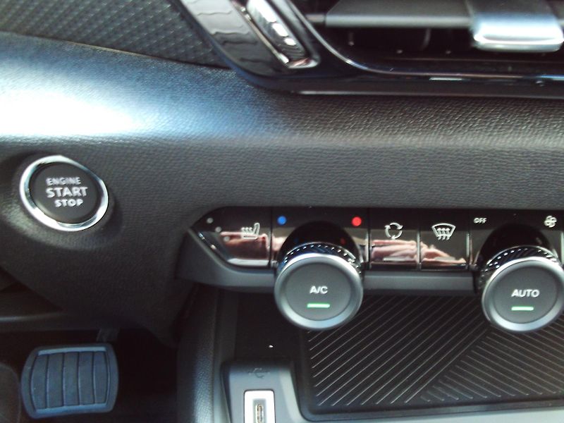 Citroën C4 (2026) COLLECTION Hybrid 145k Automat - fotka 14 z 16