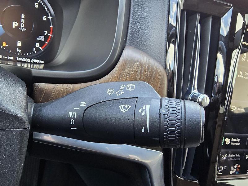 Volvo V90 221kW B6 4x4 R-DESIGN -DPH - fotka 36 z 45