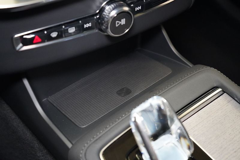 Volvo XC90 T8 PLUS Dark, Vzduch,Ventilace - fotka 38 z 50