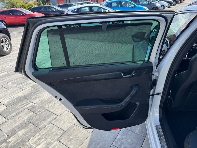 Škoda Superb (2023) Sportline 2.0 TDI 4x4 147kW - fotka 12 z 36