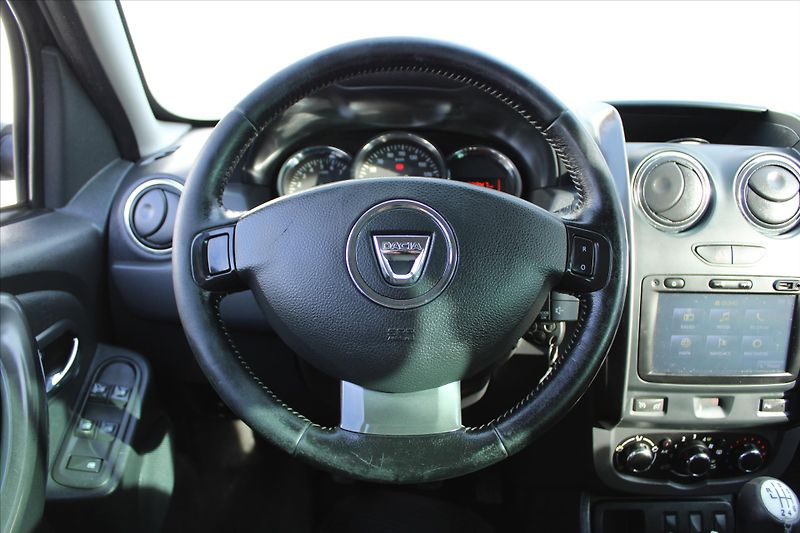 Dacia Duster 1.2 TCe 92kW KLIMA NAVIGACE - fotka 14 z 23
