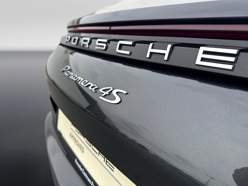 Porsche Panamera 4S - fotka 27 z 30