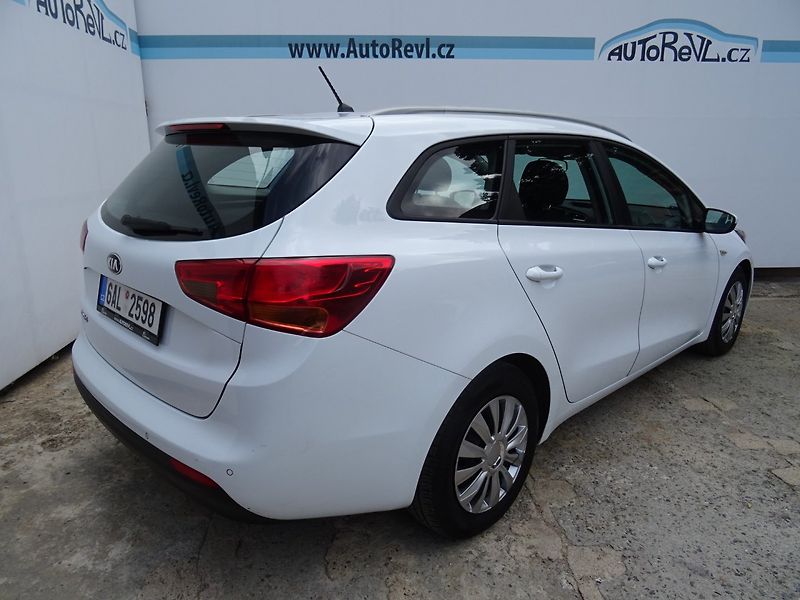 Kia Ceed (2017) 1.6GDi,99kW,1majČR,s.kni,klima - fotka 4 z 23