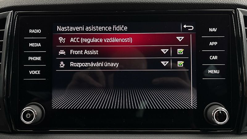 Škoda Karoq 1.5 TSI DSG Sportline - fotka 24 z 27