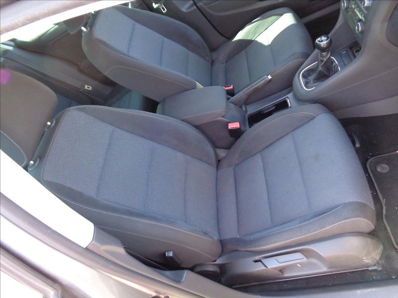 Volkswagen Golf 1,2 tsi - fotka 16 z 17