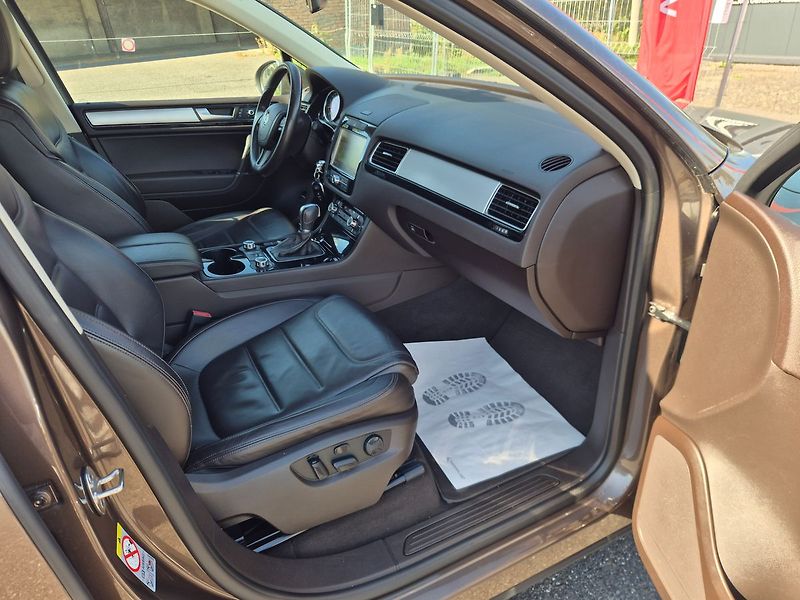 Volkswagen Touareg 3.0TDi 150kW 4x4 tažné - fotka 10 z 32