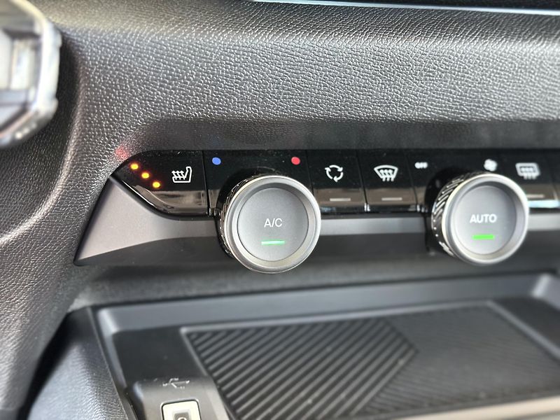 Citroën C4 1,2PT 130*AT8*Full LED*Kamera - fotka 24 z 36