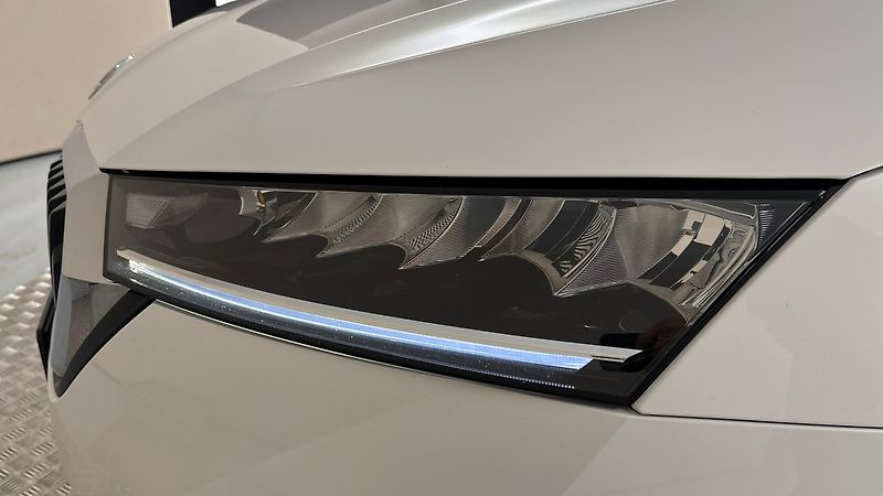 Škoda Octavia 2.0 TDI Ambition Combi - fotka 18 z 27