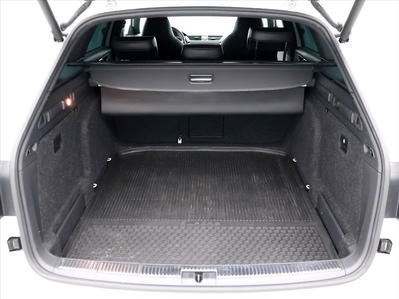 Škoda Superb 2,0 TDI DSG 4x4 Sportline - fotka 10 z 39