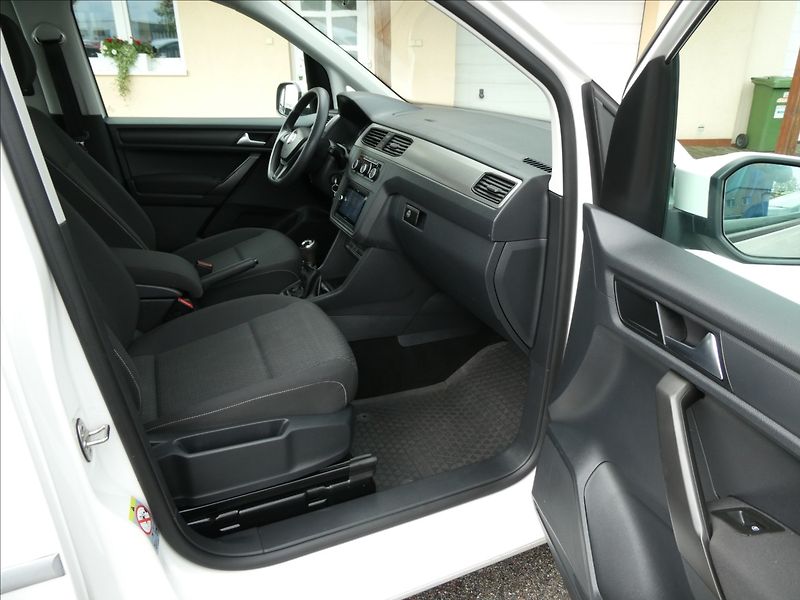 Volkswagen Caddy 2,0 TDi 1.majitel,závěs,tempom - fotka 19 z 49