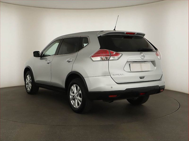 Nissan X-Trail (2015) 1.6 dCi, Tempomat - fotka 4 z 13