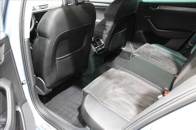 Škoda Superb 2,0 TDI Style REZERVOVÁNO - fotka 14 z 39