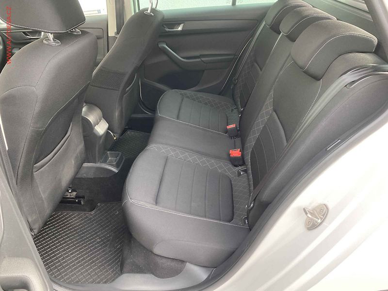 Škoda Fabia (2015) 1.2TSi, ČR, AC, tempo, park - fotka 10 z 16