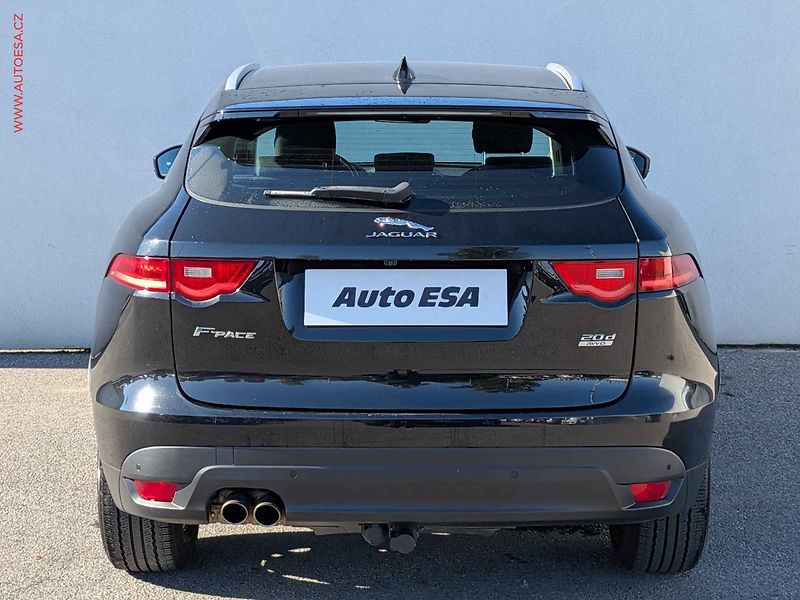 Jaguar F-Pace (2016) 2.0D 4x4, ČR, AT, navi, bixen - fotka 5 z 17