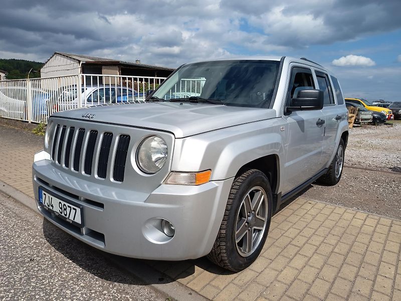 Jeep Patriot (2010) 2.0 TD 103kw - fotka 6 z 35