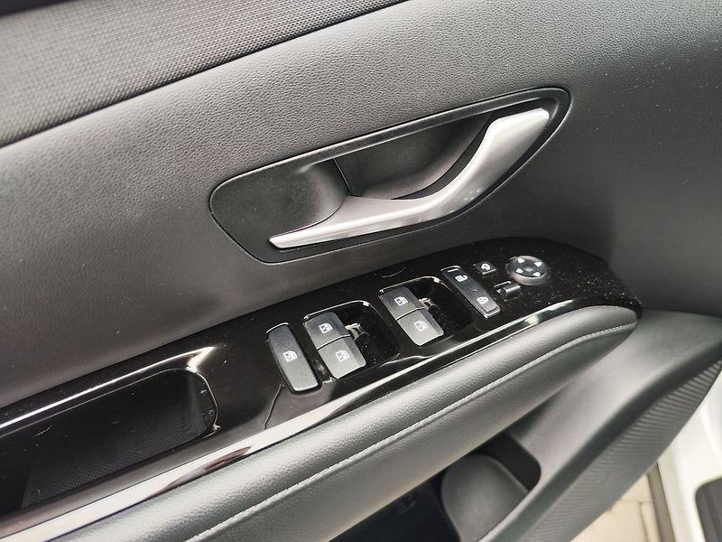 Hyundai Tucson 1.6 T-GDi/110kW Smart - fotka 29 z 33