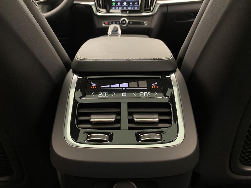 Volvo V90 CC B6 AWD BRIGHT PLUS AUT CZ - fotka 31 z 63