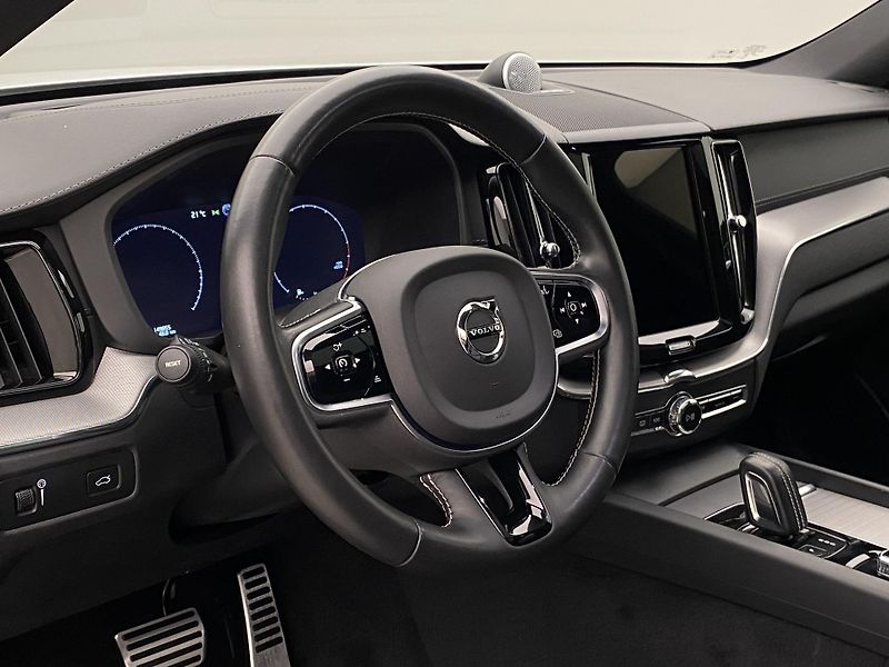 Volvo XC60 B6 AWD R-DESIGN AUT  - fotka 19 z 52