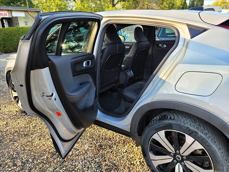 Volvo C40 0,0 Recharge Ultimate SOH 90,3 - fotka 13 z 50