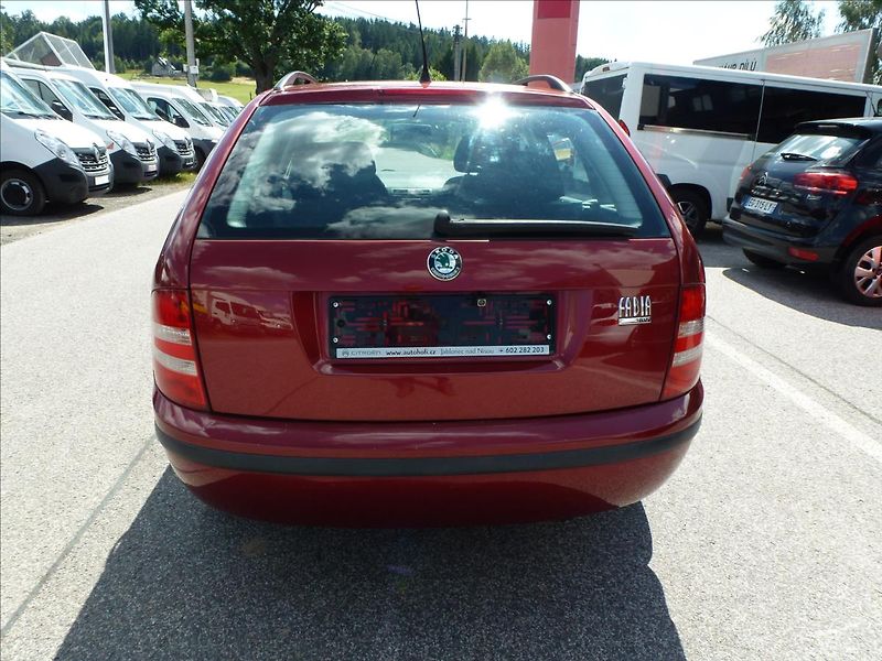 Škoda Fabia 1,4 16V Parkovací kamera - fotka 11 z 47