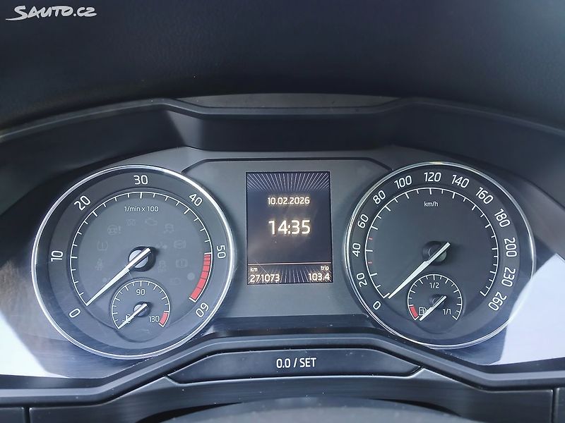Škoda Superb 2.0 TDI 110kW - fotka 14 z 35
