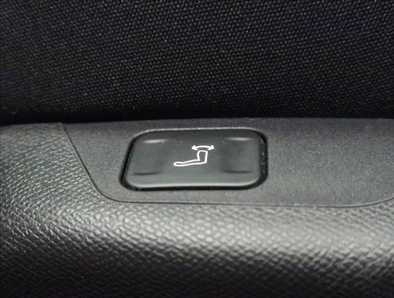 Peugeot 308 1,2 PT ALLURE NAVI KAMERA ČR - fotka 40 z 47