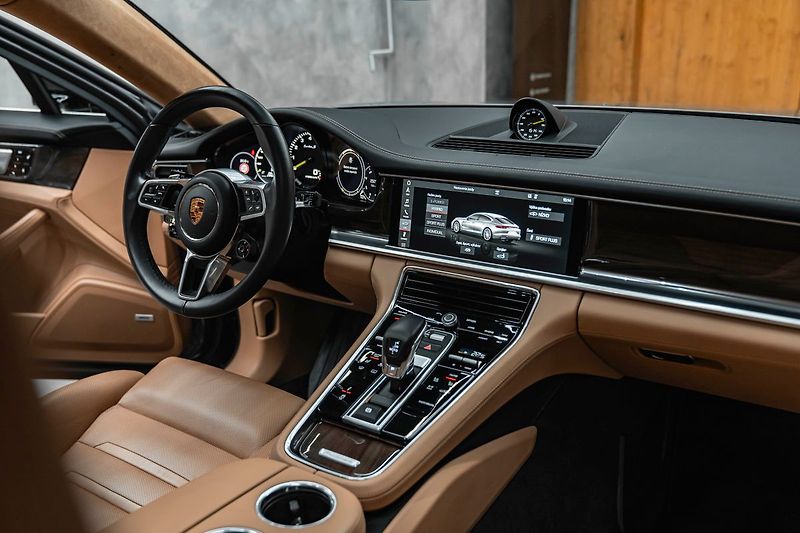 Porsche Panamera Turbo S E-hybrid, SportDesign, - fotka 22 z 25