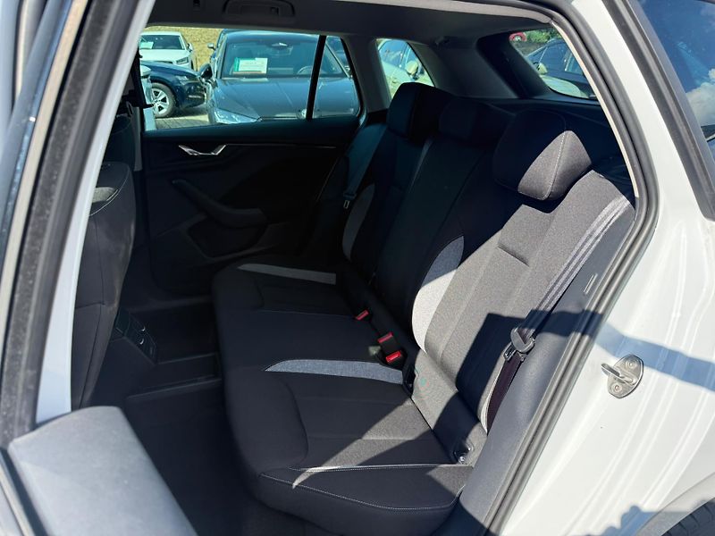 Škoda Kamiq Selection 1.0 TSI 85kw - fotka 20 z 25