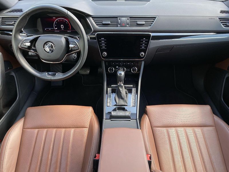 Škoda Superb (2023) Combi 1.5 TSI DSG L&K - fotka 5 z 37