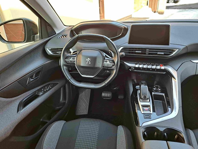 Peugeot 5008 (2019) 1,2 PT EAT8 18ALU PDC NAVI - fotka 16 z 20