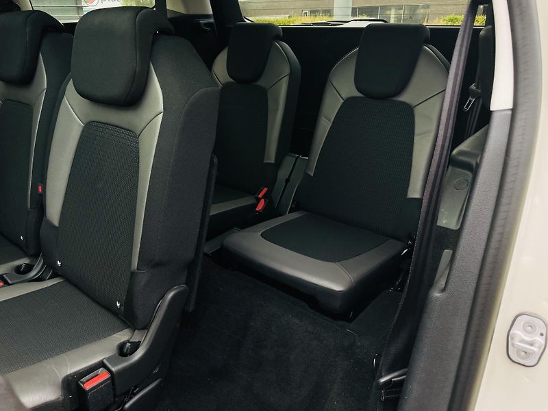 Citroën Grand C4 Picasso 2.0HDi MAN 7MÍST KAMERA TAŽNÉ - fotka 34 z 45
