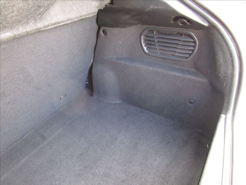 Peugeot 208 1.0i - fotka 34 z 40