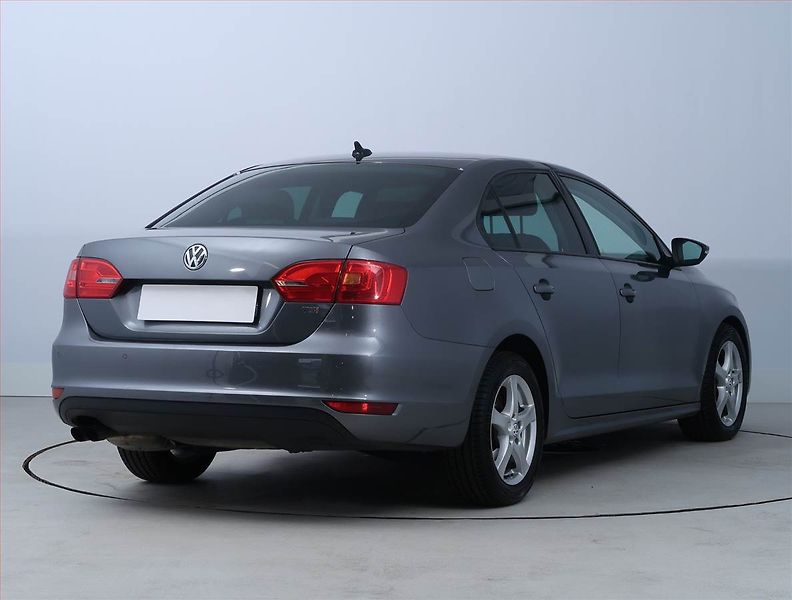 Volkswagen Jetta (2011) 1.4 TSI, Automat, Serv.kniha - fotka 5 z 19