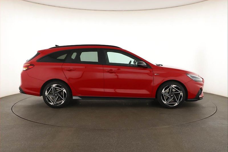 Hyundai i30 (2025) 1.5 T-GDI MHEV 48V, N- Line - fotka 6 z 21