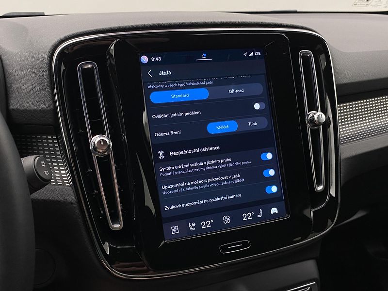 Volvo XC40 PURE ELECTRIC RECHARGE CORE - fotka 42 z 52