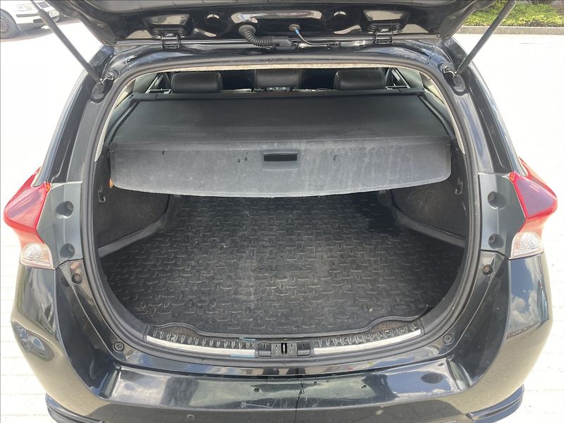 Toyota Auris 1,8 i 73kw Hybrid e-CVT bez ko - fotka 9 z 40