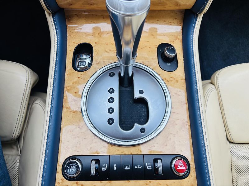 Bentley Continental Flying Spur (2007) 6.0L W12, 412kW, REZERVACE - fotka 17 z 26