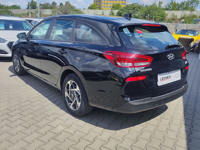 Hyundai i30 1.5 T-GDI/103kW Comfort 16 - fotka 7 z 31