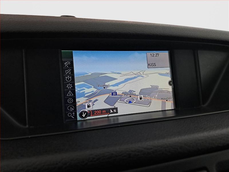 BMW X1 (2010) xDrive20d, 4X4, Navi, Xenony - fotka 13 z 16