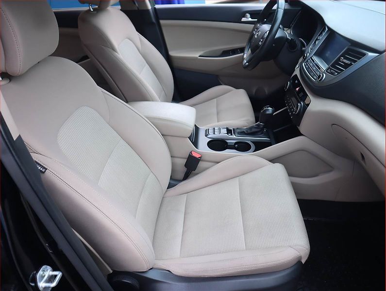 Hyundai Tucson (2018) 1.6 T-GDI, 4X4, Automat - fotka 9 z 19