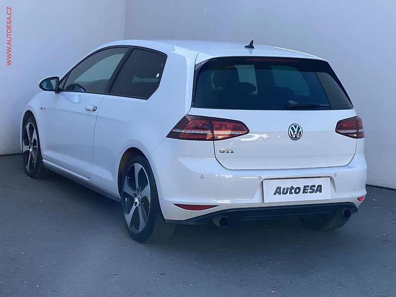 Volkswagen Golf (2016) 2.0 TSi, GTi, bixen - fotka 6 z 17