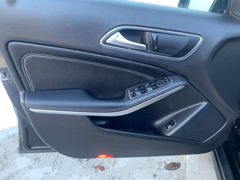 Mercedes-Benz GLA (2019) 220d 4 Matic, ser.knížka - fotka 18 z 30