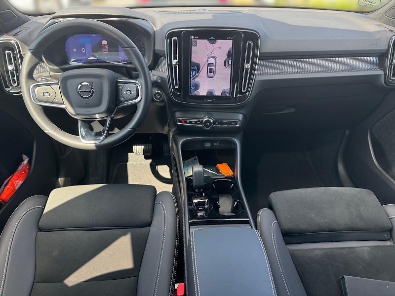Volvo XC40 (2023) ULTIMATE BRIGHT B4 P 145kW AWD - fotka 9 z 11