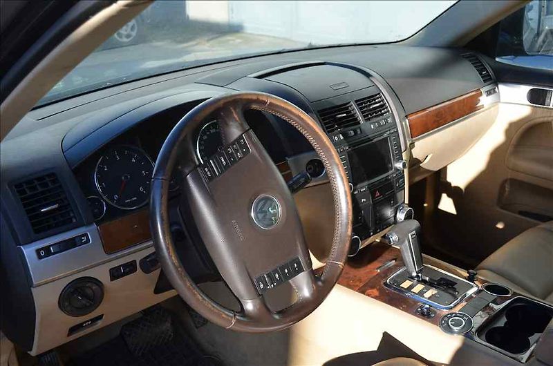 Volkswagen Touareg (2007) 2,5 TDI RS AT - fotka 19 z 23