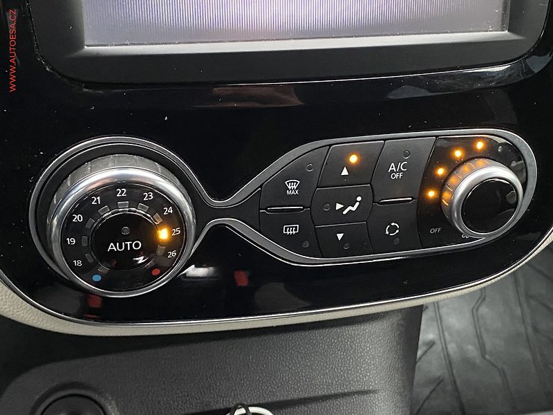Renault Captur (2018) 0.9 TCe, ČR, LED, AC, tempo - fotka 16 z 19