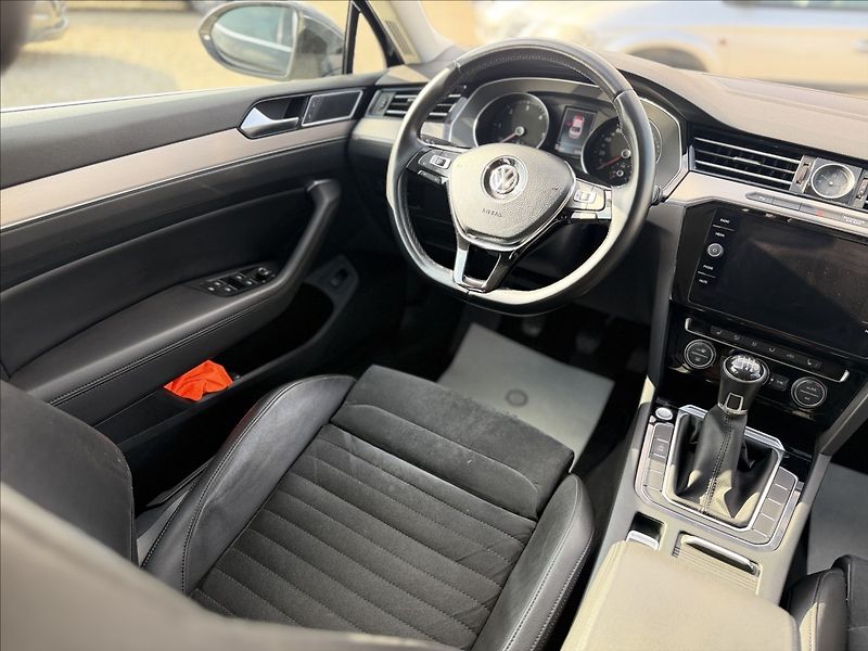 Volkswagen Passat 2,0 110kW R-LINE 93tKm ČR DPH - fotka 33 z 41