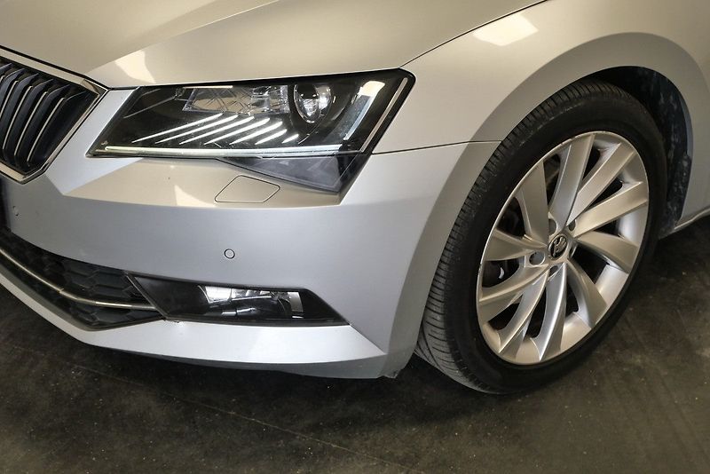 Škoda Superb - fotka 9 z 27