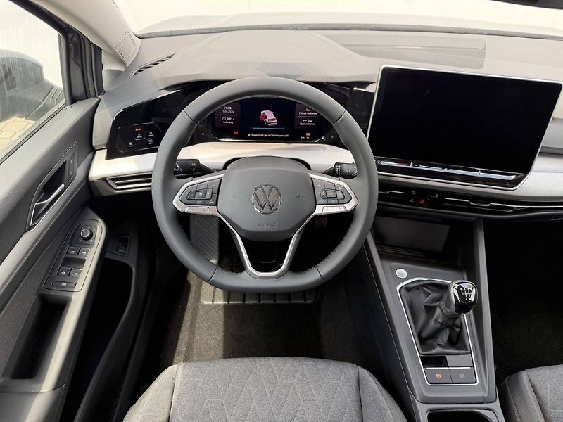 Volkswagen Golf (2026) People 6G 1,5TSI - fotka 6 z 7